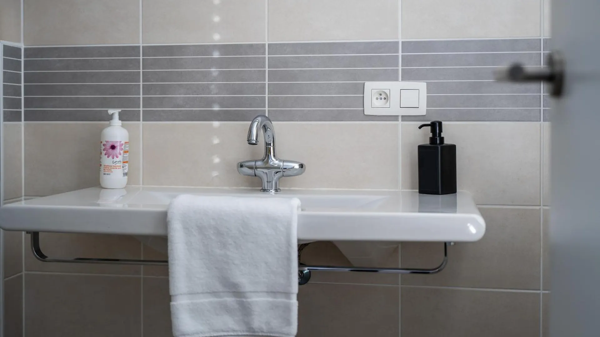 General Sixty-Seven By Romy&Travis Hotel Bruges